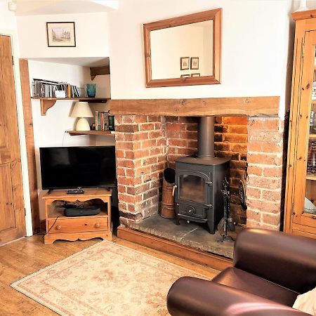 Pass The Keys Cosy Cottage With Views Over The Shropshire Hills Лъдлоу Екстериор снимка