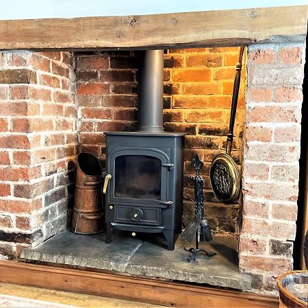 Pass The Keys Cosy Cottage With Views Over The Shropshire Hills Лъдлоу Екстериор снимка