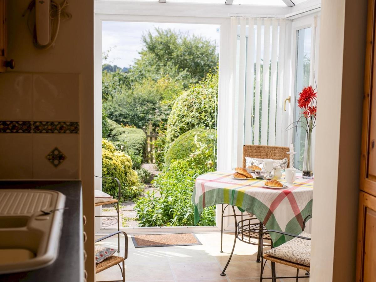 Pass The Keys Cosy Cottage With Views Over The Shropshire Hills Лъдлоу Екстериор снимка