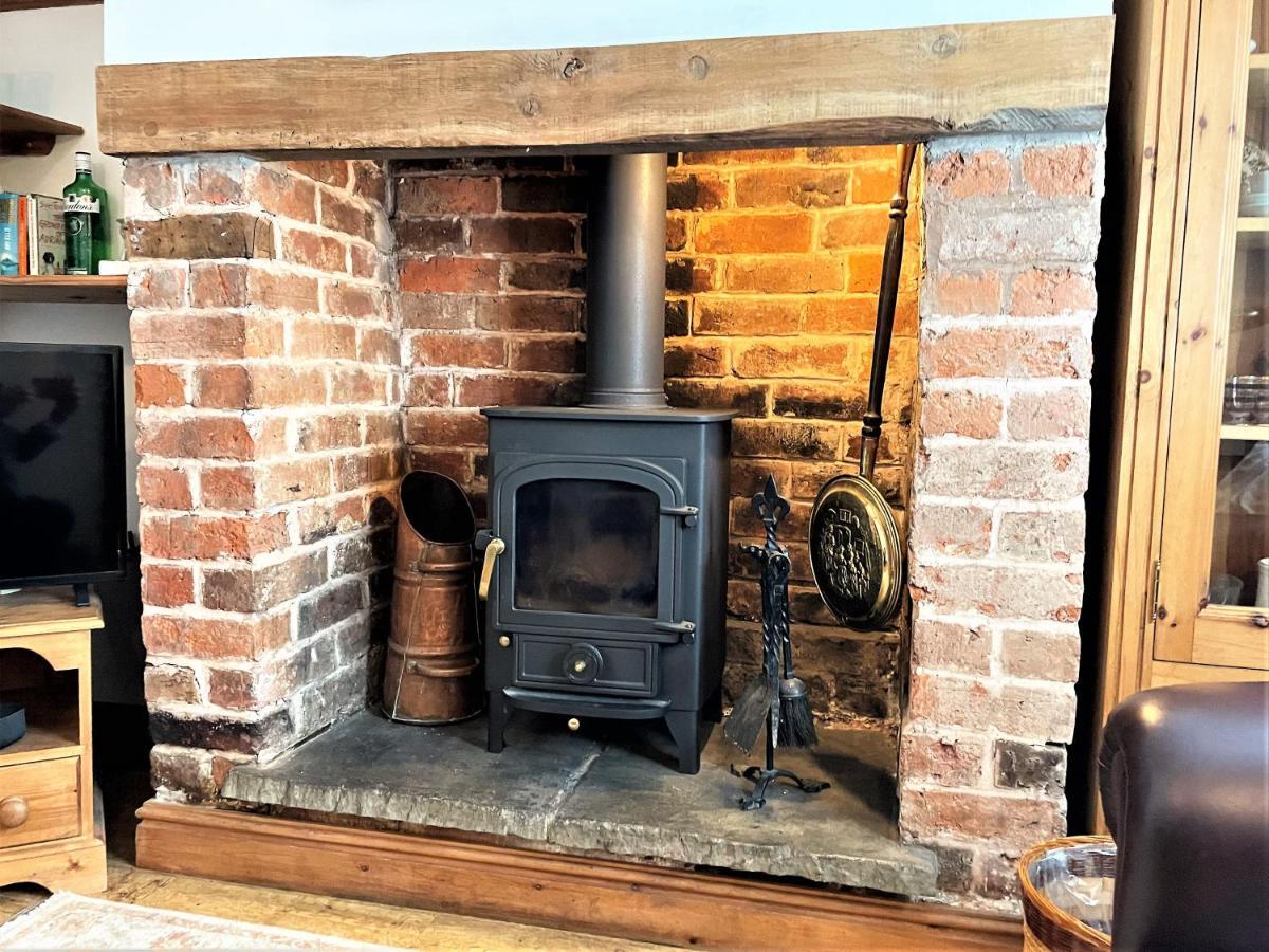 Pass The Keys Cosy Cottage With Views Over The Shropshire Hills Лъдлоу Екстериор снимка